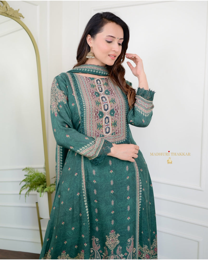 Pin by zeenat Ahmad on Pakistani dress design | Pakistani dresses, Pakistani  dress design, Pakistani dresses casual