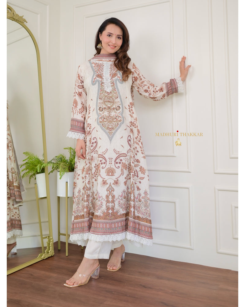 Pakistani Georgette Ladies Designer Suits, Semi Stitched, 5 Colours  Available at Rs 1049 in Surat
